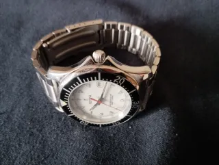 Reloj Festina Sumergible 200MT con correa Casio.