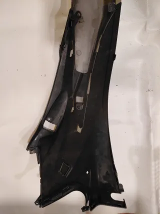 Tapa Lateral izquierda Suzuki Sixteen 125 09