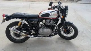 Royal Enfield Interceptor 650 Negra/Roja/cromada