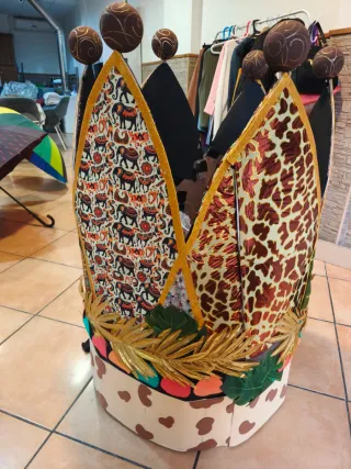 Corona africana artesanal para adulto