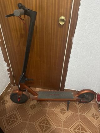 Patinete eléctrico naranja