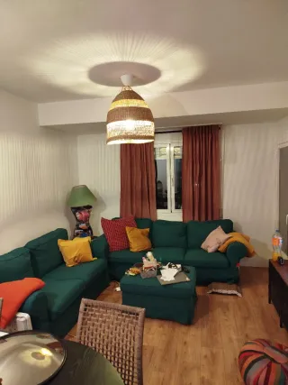 Lámpara de mimbre Ikea.