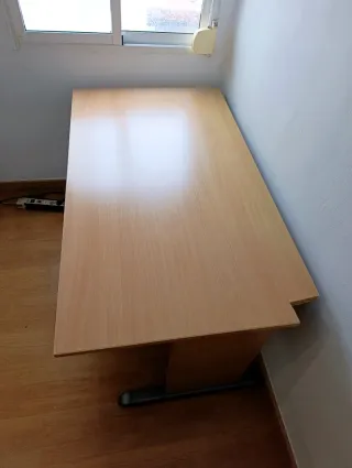 Escritorio grande de madera