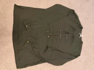 Camisa Zara verde militar talla S