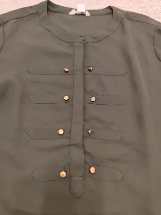 Camisa Zara verde militar talla S