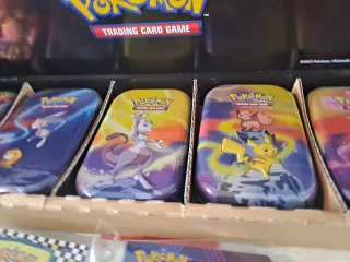 Lotto 6 Tin + 250+ Carte Pokémon