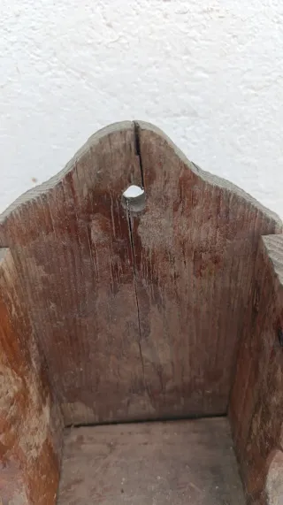 Estante antiguo de madera