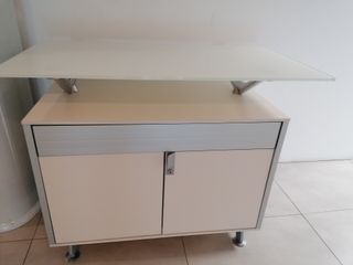 Mueble de oficina madera y blanco