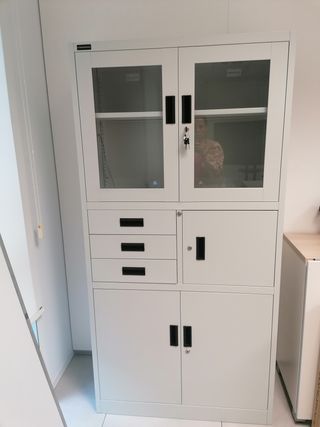 Mueble de oficina madera y blanco
