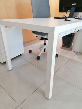 Mueble de oficina madera y blanco