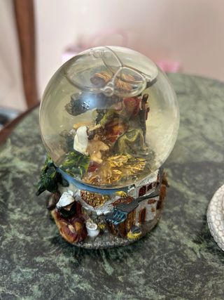 Palla di vetro presepe e Colosseo pietra