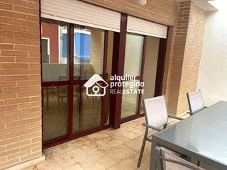 Ático en alquiler en Mercado en Alicante