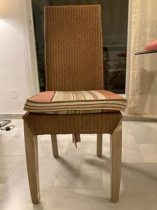 Mesa Comedor Cristal Biselado y 6 Sillas Mimbre