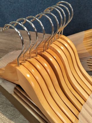 Juego 20 Perchas Madera maciza SONGMICS CRW001-20