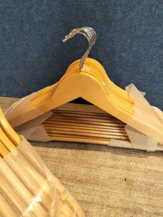 Juego 20 Perchas Madera maciza SONGMICS CRW001-20