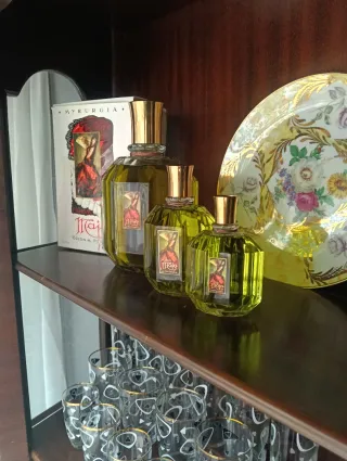 Profumi Antichi Maja Mirurgia