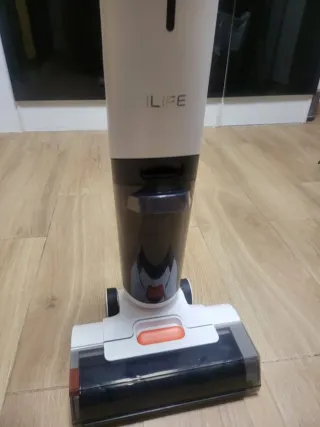 Aspiradora Escoba Blanca y Negra