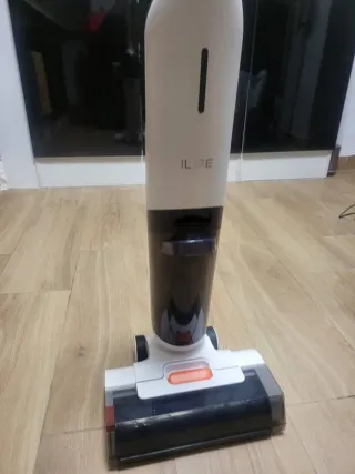 Aspiradora Escoba Blanca y Negra