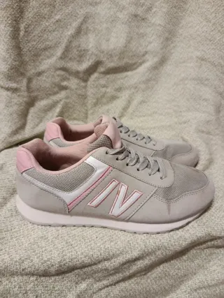 Zapatillas New Balance Gris y Rosa
