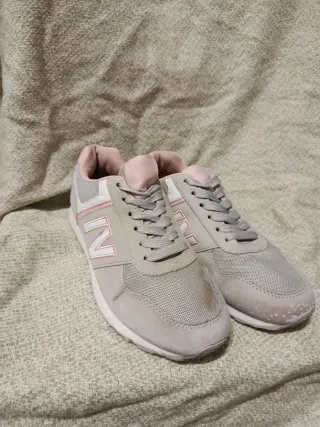 Zapatillas New Balance Gris y Rosa