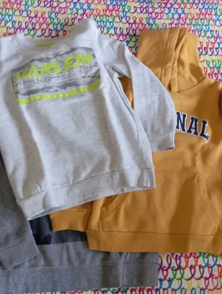 LOTE DE 3 SUDADERAS. Talla 8/9 Años