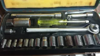 2 Taladros, eléctrico y batería  caja de llaves de