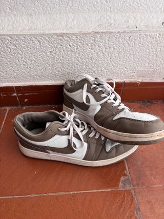 Nike Jordan Talla 44 Marrón y Blanco