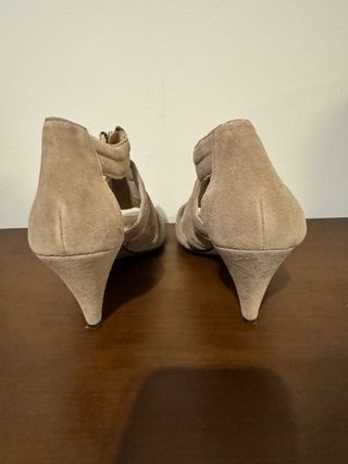 Sandalias Bimba y Lola Beige Tacón