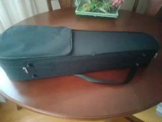 Violín Çrescendo 3/4  Müller con atril y partitura