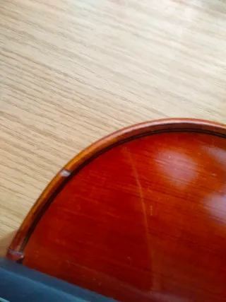 Violín Çrescendo 3/4  Müller con atril y partitura