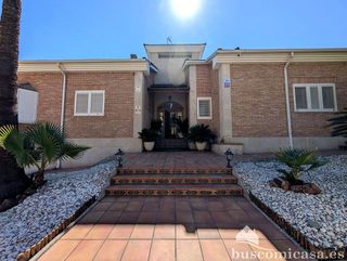 Chalet en venta en Linares