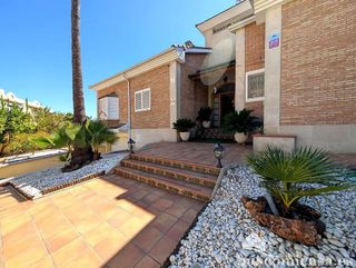 Chalet en venta en Linares