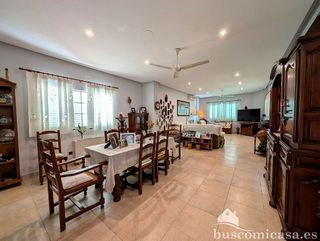 Chalet en venta en Linares