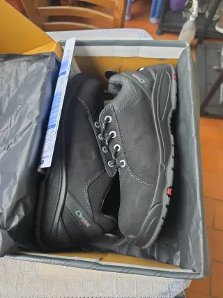 Zapatos de seguridad OPSIAL rojos y blancos