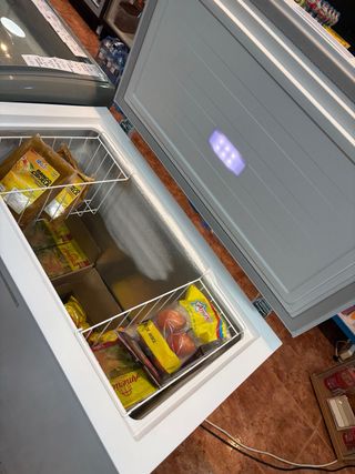 Nevera expositor     Gente seria no mariantes