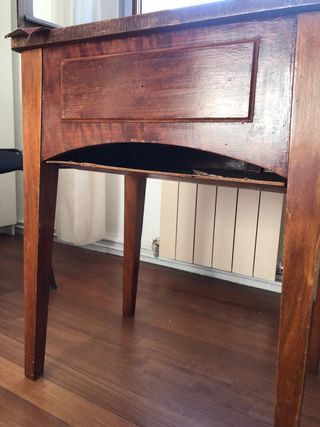 Mesa de costura de madera