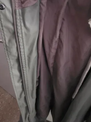 Chaqueta impermeable Zara verde