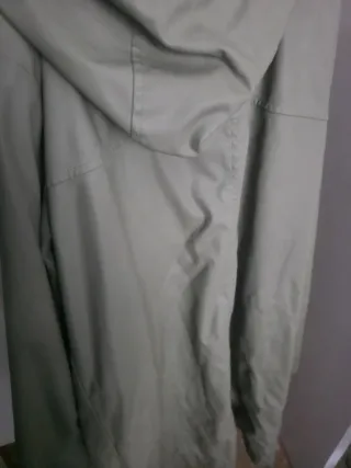 Chaqueta impermeable Zara verde