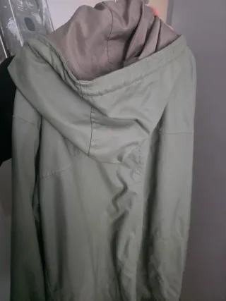 Chaqueta impermeable Zara verde