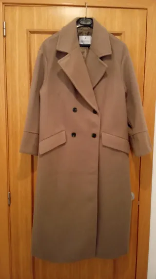 Abrigo Stradivarius,con forro,talla grande