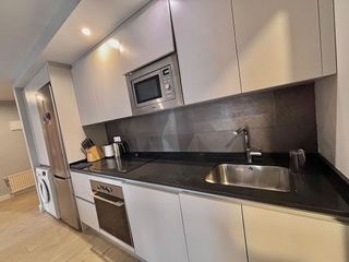 Piso en alquiler en Valdeacederas en Madrid