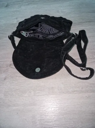 Bolso negro ante y tejido trenzado