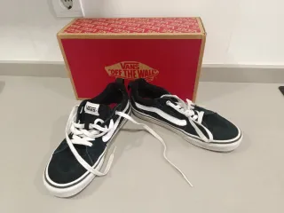 Zapatillas Vans Negras y Rojas