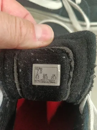 Zapatillas Vans Negras y Rojas