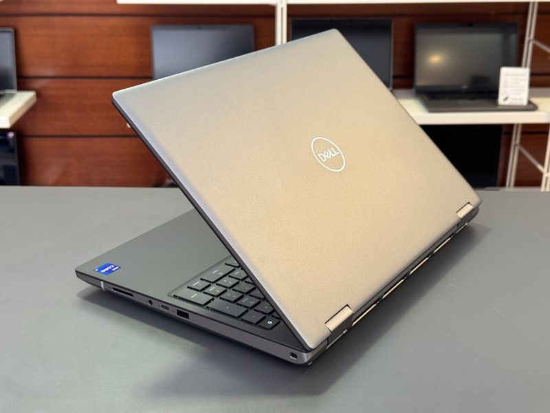Portátil Dell i7 / 32 Gb / 1 Tb con GRÁFICA RTX afbeelding 3