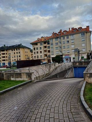 Garaje en alquiler en Milán - Pumarín - Teatinos en Oviedo