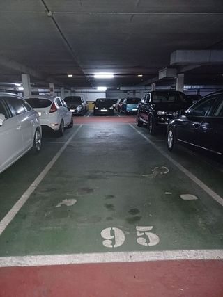 Garaje en alquiler en Milán - Pumarín - Teatinos en Oviedo