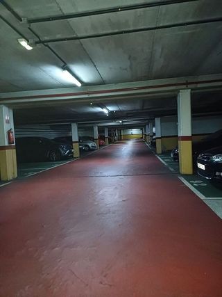 Garaje en alquiler en Milán - Pumarín - Teatinos en Oviedo