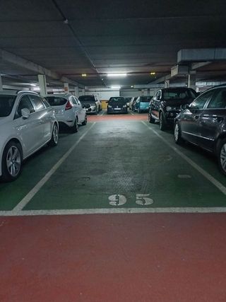 Garaje en alquiler en Milán - Pumarín - Teatinos en Oviedo