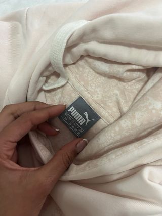 Sudadera Puma rosa claro con logo estampado